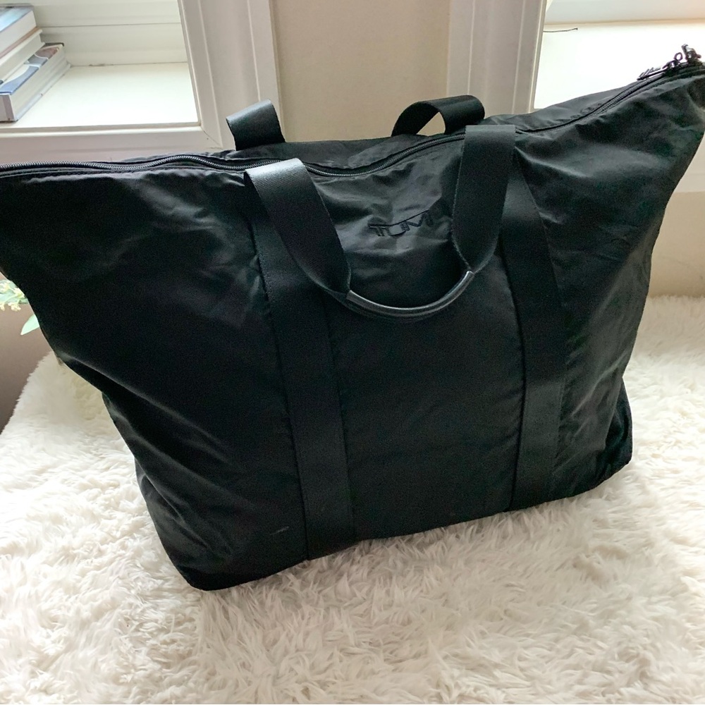 Tumi Lightweight Travel Bag Black Nylon Tote Leather trim & packable pouch